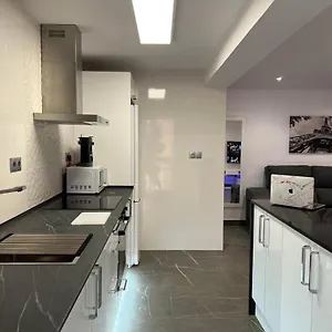 Apartamento Espacioso De Diseño A 3 Min Renfe., Córdoba